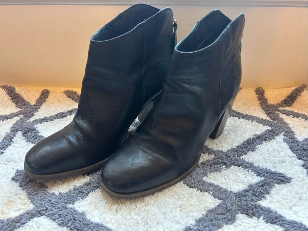 Clarks wooden heel booties black size 8